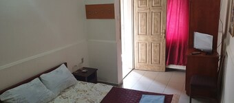 Calm motel near the city center with great family accomodations and free parking