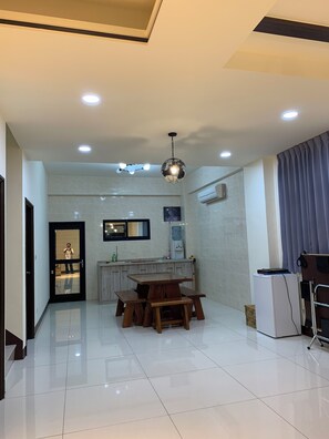 TV - Colorful Guesthouse (Magong)