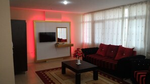Apartment, 3 Schlafzimmer | Wohnzimmer | LCD-Fernseher