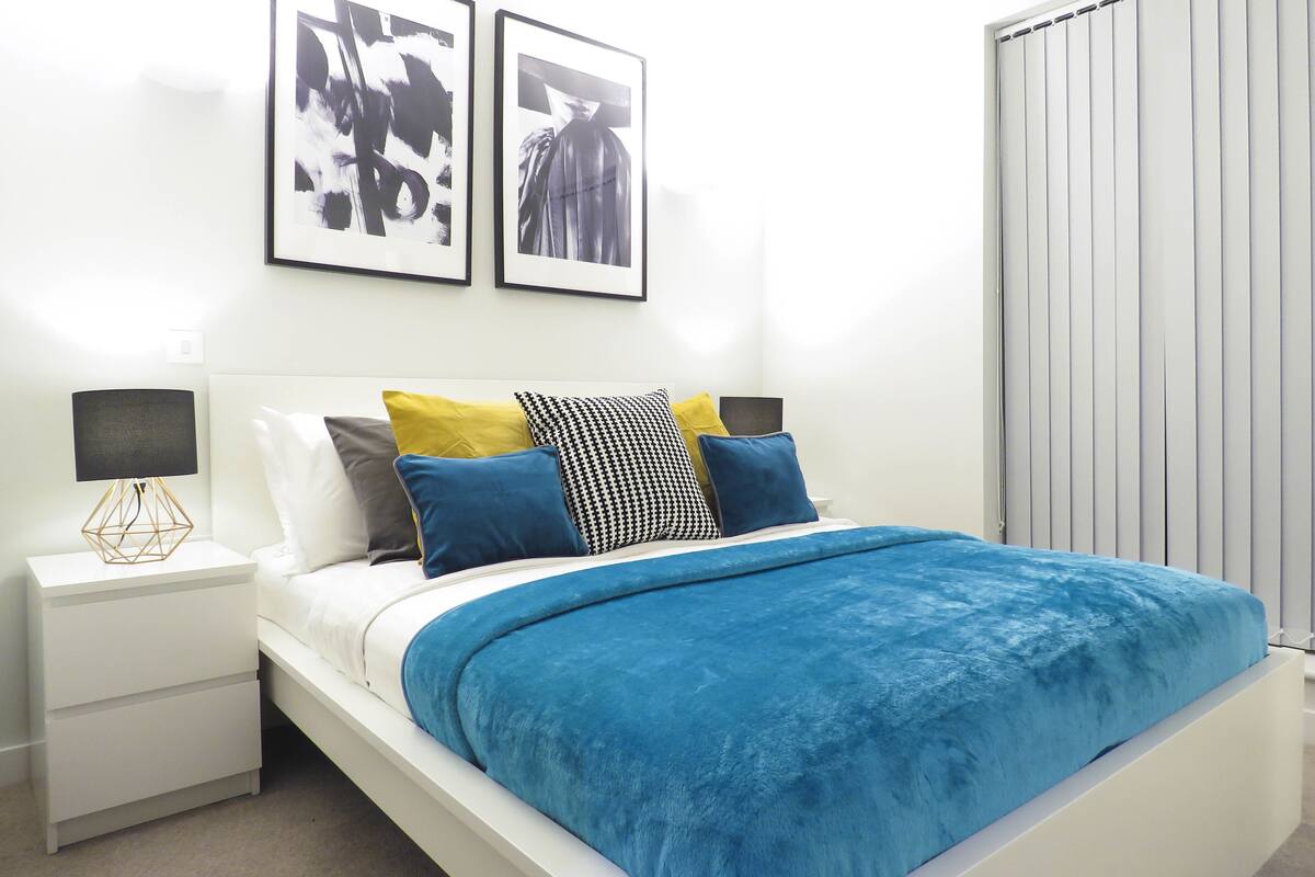 1 bedroom, Egyptian cotton sheets, premium bedding, memory-foam beds