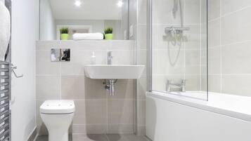 Business Apartment, 1 Double Bed | Bathroom | Shower, free toiletries, towels