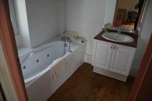 Bathtub, jetted bath, hair dryer, towels