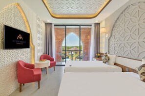 Habitación superior con 2 camas individuales, vistas a la piscina | Ropa de cama de alta calidad, minibar, caja fuerte y escritorio