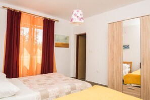 4 bedrooms, WiFi, bed sheets
