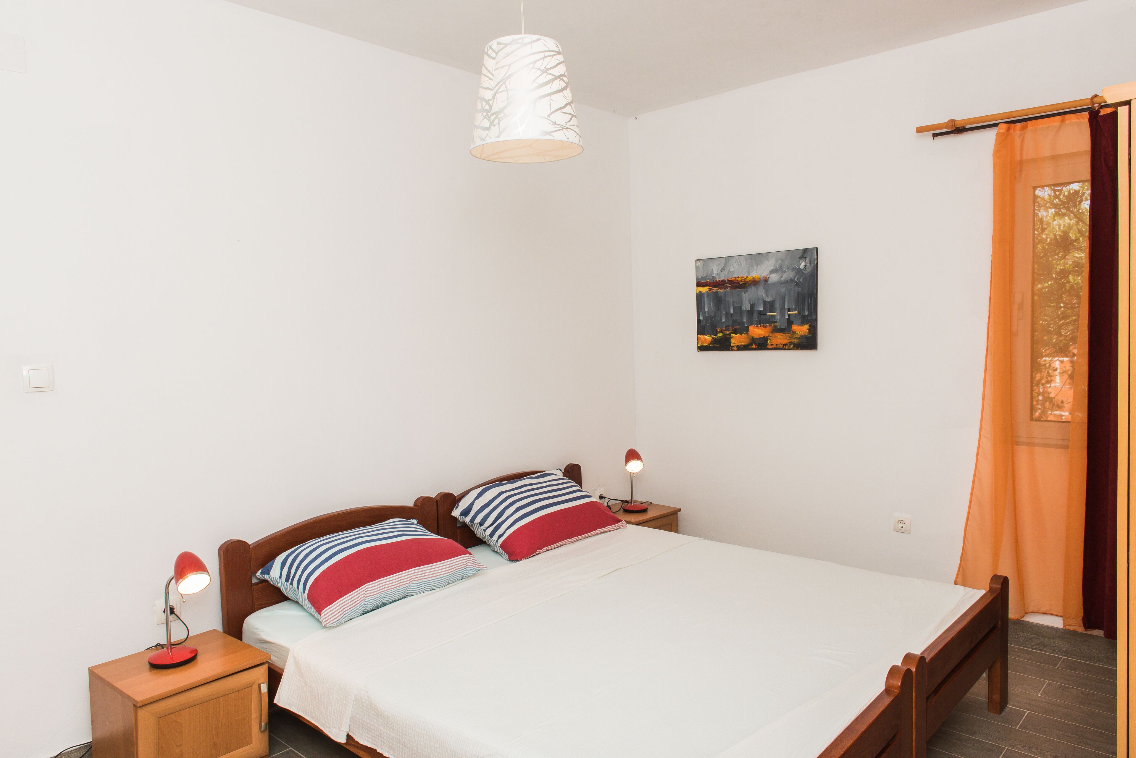 4 bedrooms, WiFi, bed sheets