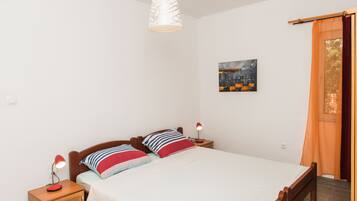4 bedrooms, WiFi, bed sheets