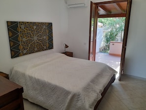 1 chambre, fer et planche Ă repasser, Wi-Fi gratuit, draps fournis