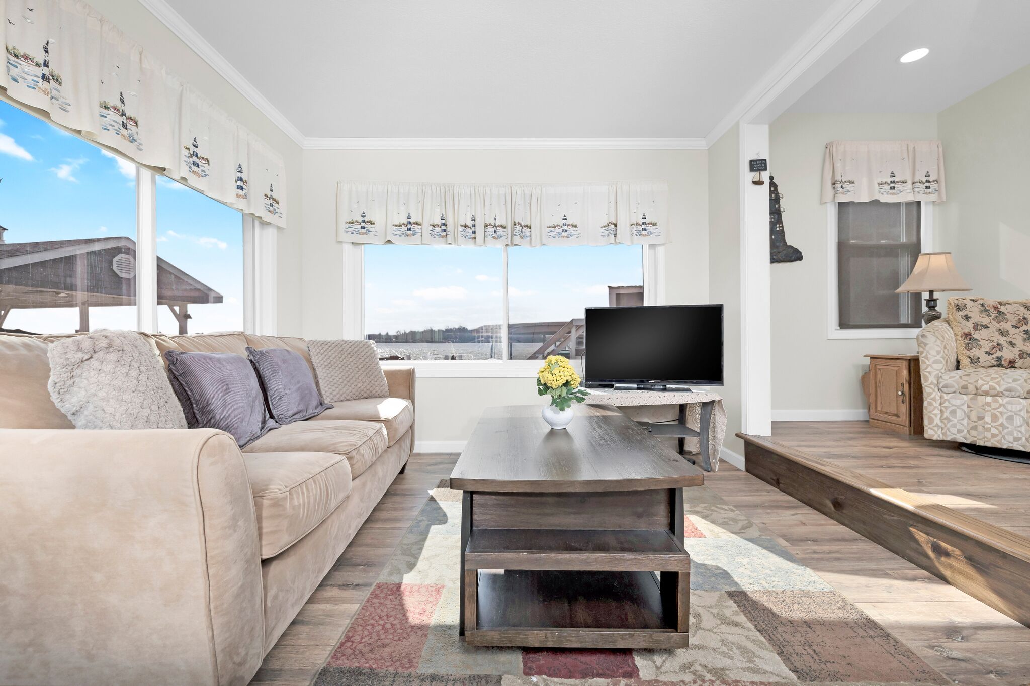 TV, fireplace, DVD player, books