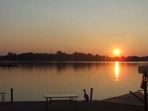 Serenity Lakefront Home on Techumseh Island - Sleeps 6,  2BR, 1.5Bath, Boat Dock