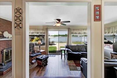 Serenity Lakefront Home on Techumseh Island - Sleeps 6, 2BR, 1.5Bath, Boat Dock