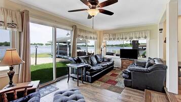 TV, fireplace, DVD player, books