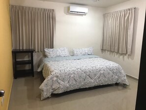 1 habitación, tabla de planchar con plancha y acceso a internet 