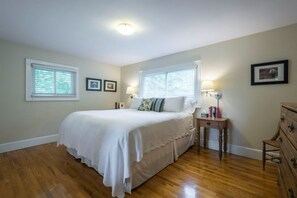 4 bedrooms, WiFi, bed sheets