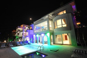 Front of property - evening/night - Emre Prima Vilları 2 (Alanya)