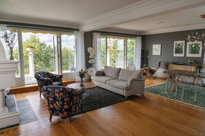 TV, peis, fotballspill og stereoanlegg