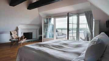 5 bedrooms, iron/ironing board, free WiFi, bed sheets