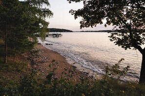 On the beach, beach towels - Sea front ex-Embassy residence near Stockholm (Kummelnäs)