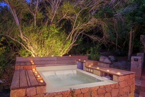 Outdoor spa tub - Villa Beatrice with private pool and sea view (Costa Paradiso)