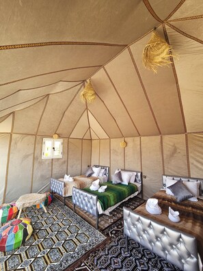 Comfort Tent (Triple) | Bed sheets - Desert Queen Camp (Rissani)