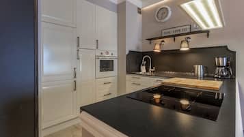 Kühlschrank, Ofen, Herdplatte, Geschirrspüler