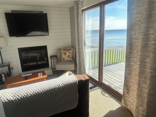 Snug Harbor Inn - Starboard Cottage