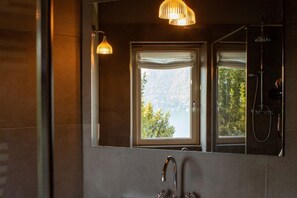 Dusche, Haartrockner, Bidet, Handtücher