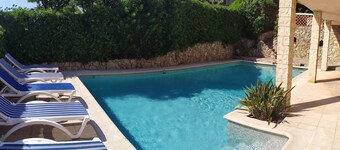 Charmante villa  avec piscine  à 100m des plages