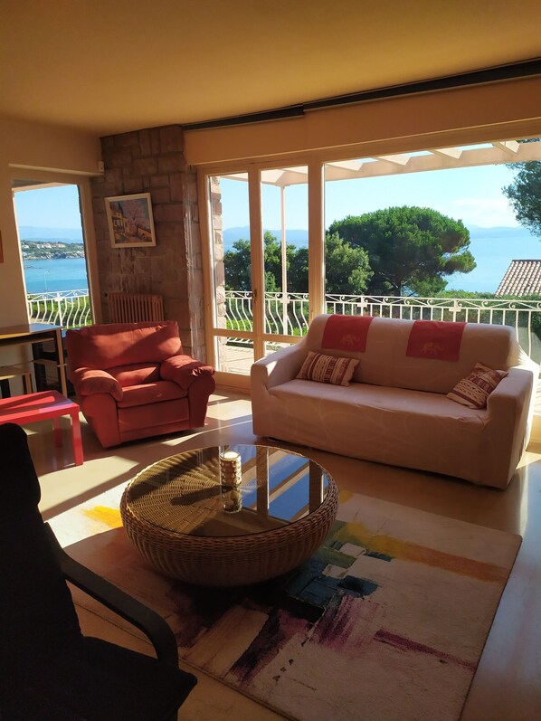 TV, fireplace, DVD player, ping pong