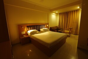 Deluxe Room, 1 Queen Bed with Sofa bed, Smoking | Desk, blackout drapes, free WiFi, bed sheets - Hotel Ravi Kiran (Alibag)