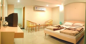 Bureau, rideaux occultants, Wi-Fi gratuit, draps fournis