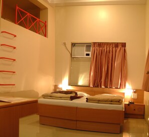 Design Room, 1 Queen Bed, Smoking | Desk, blackout drapes, free WiFi, bed sheets - Hotel Ravi Kiran (Alibag)