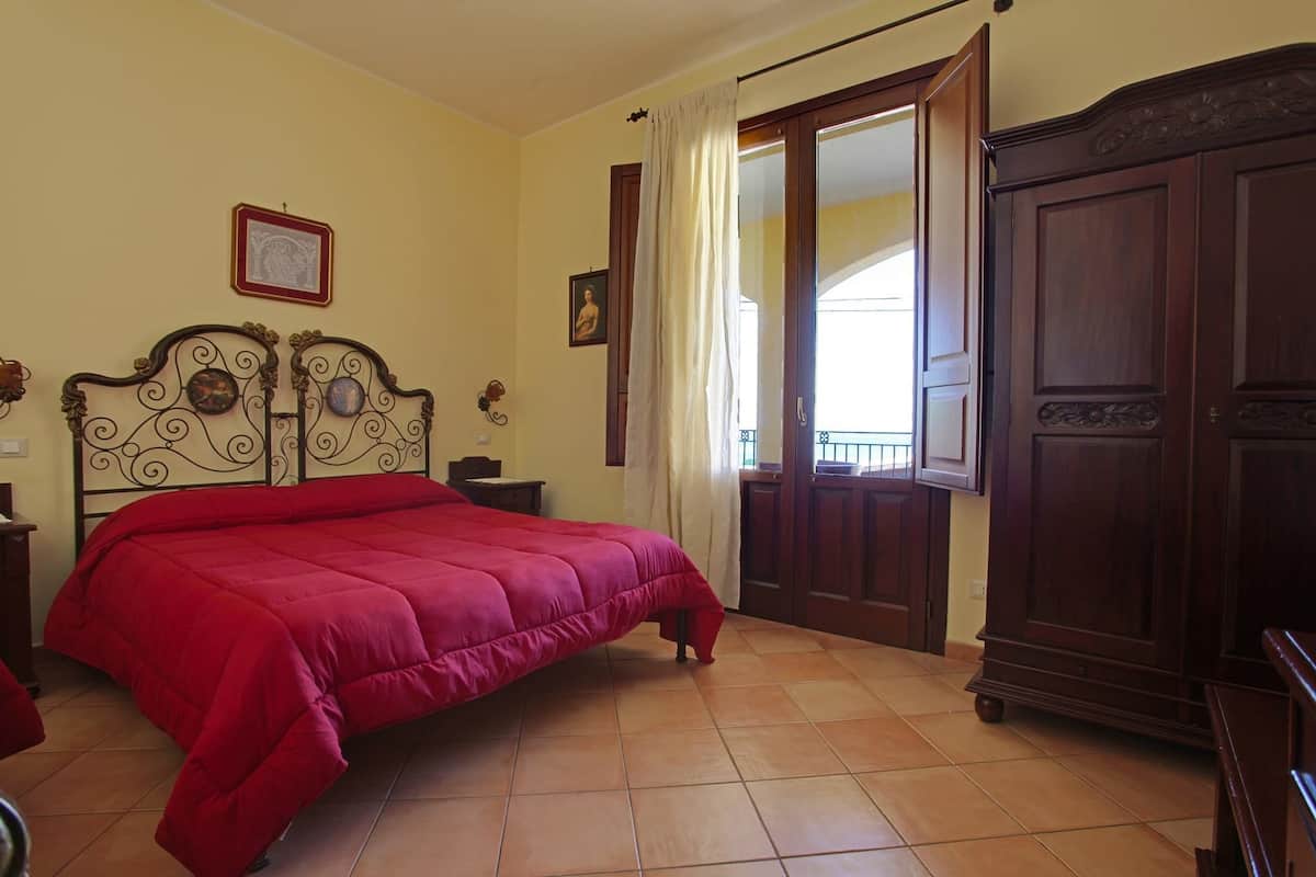 Double Room, Sea View (Granata) | 3 bedrooms, desk, WiFi (free), bed sheets