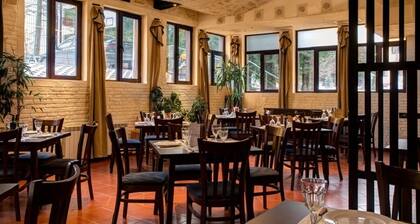 1 bed apartment in Borovets, 150m from the gondola, views down the valley