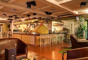 Bar (on property) - 1 bed apartment in Borovets, 150m from the gondola, views down the valley (Borovets)