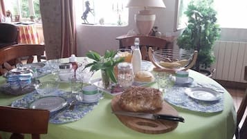 Free continental breakfast