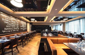 Dining - Home with a View + Pool and Roof Terrace Garden (Elizabeth Bay)