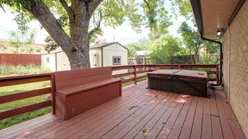 House (6 Bedrooms) | Balcony