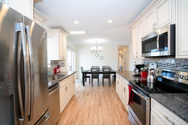 House (6 Bedrooms) | Private kitchen | Coffee/tea maker, cookware/dishes/utensils