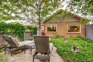 Terrace/patio - The Dream-like Garden Oasis in Sloan's Lake (Edgewater)