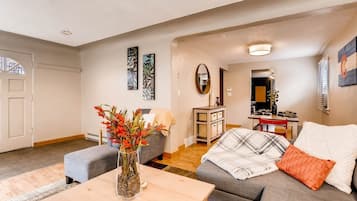 House (2 Bedrooms) | Living room | TV