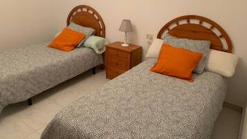 3 chambres, fer et planche Ă  repasser, draps fournis