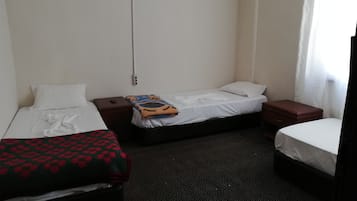 Familien-Dreibettzimmer, Nichtraucher | Kostenloses WLAN, Bettwäsche