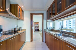 Private kitchen - Deluxe Holiday Homes - Attessa Tower (Dubai)