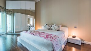 Leilighet, 3 soverom | 3 soverom, safe på rommet, blendingsgardiner og strykejern/-brett