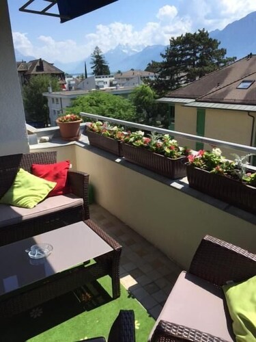 Great Vacation apartment with views, Close to Montreux