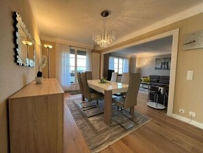 Dining - Great Vacation apartment with views, Close to Montreux (La Tour-de-Peilz)