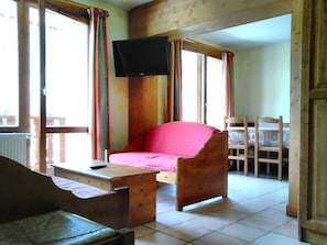 Living area - Very comfortable apartment in Lanslevillard Vanoise feet and tracks (Lanslevillard)