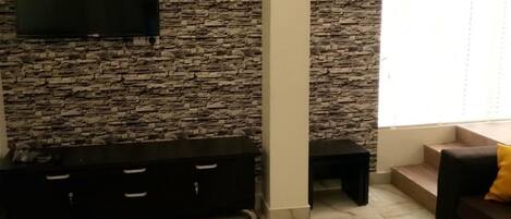 Apartment, 2 Queen Beds, Non Smoking | Living room