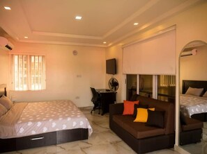 2 bedrooms, desk, iron/ironing board, free WiFi - Zion Place (Lagos)