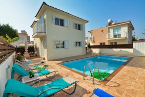 Outdoor pool - Villa Anasta near the sea  (Protaras)